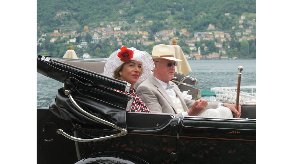 Участники конкурса Villa d’Este Concorso d’Eleganza в своем автомобиле