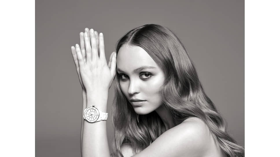 Лили-Роуз Депп в рекламной компании часов Chanel J12