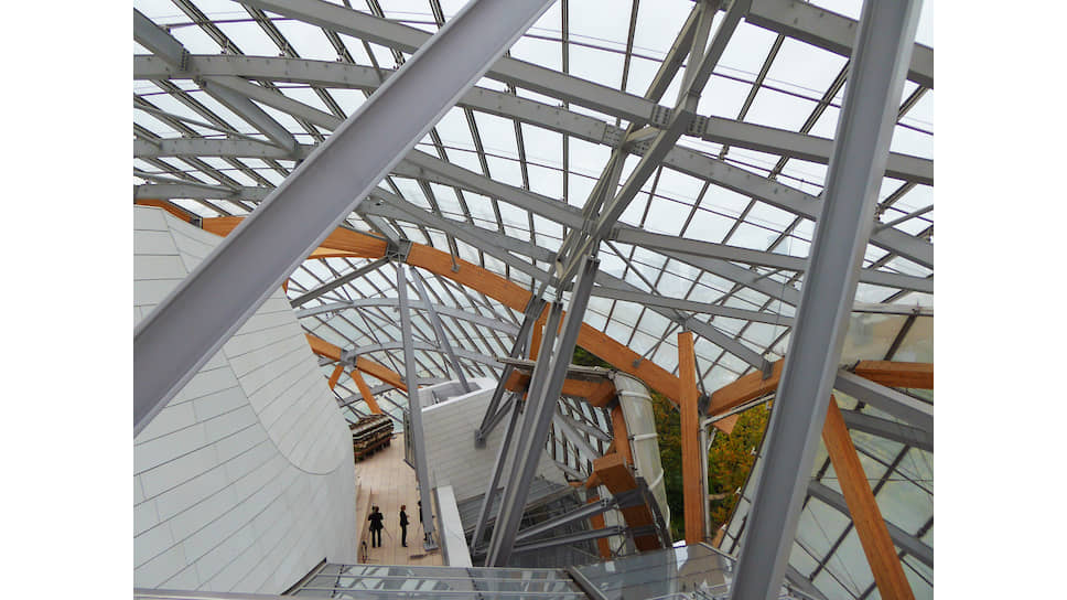 Здание Fondation Louis Vuitton по проекту Фрэнка Гери