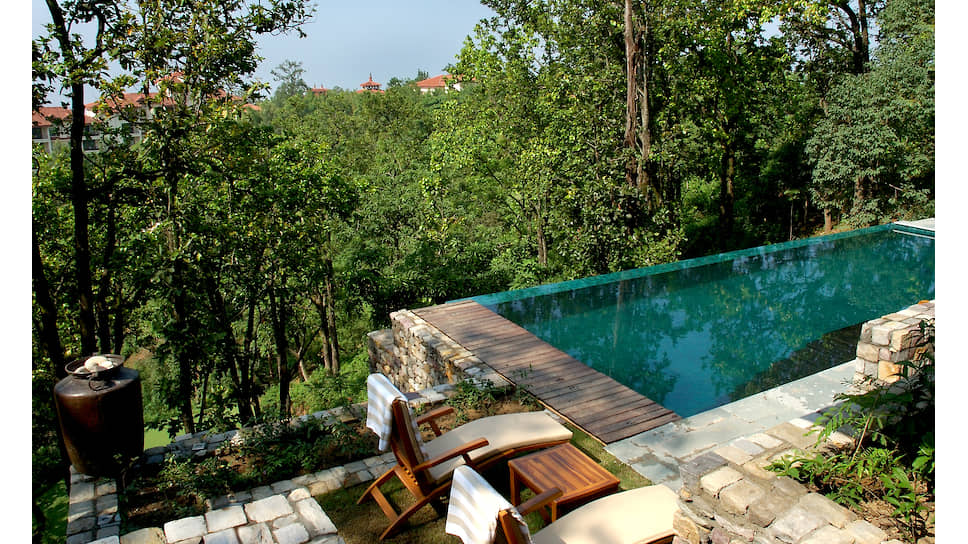 На территории отеля Ananda in the Himalaya