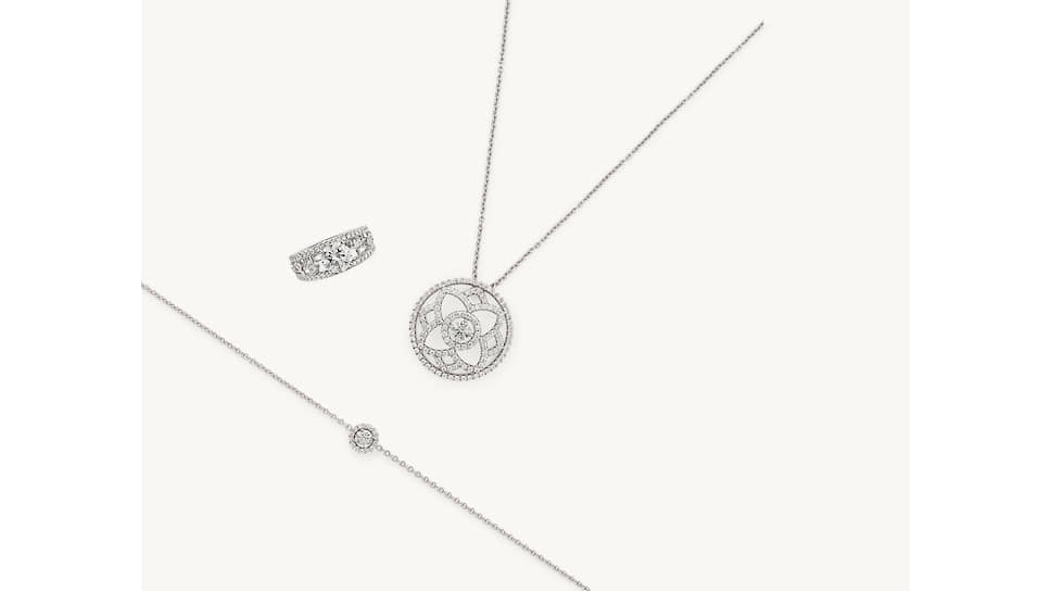 Подвеска, колье и кольцо DeBeers