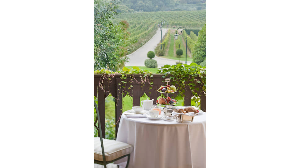 Завтрак в ресторане LeoneFelice Vista Lago в отеле L'Albereta Relais & Chateaux