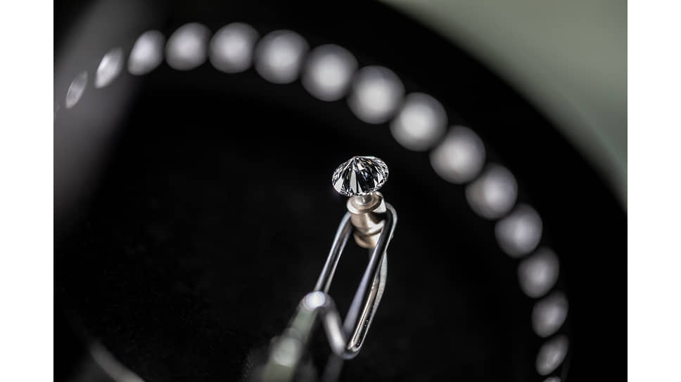 Ювелирная компания Tiffany & Co. получила «Золотого журавля» за проект сертификата Tiffany Diamond Certificate, позволяющий проследить весь путь добычи и производства бриллиантов 