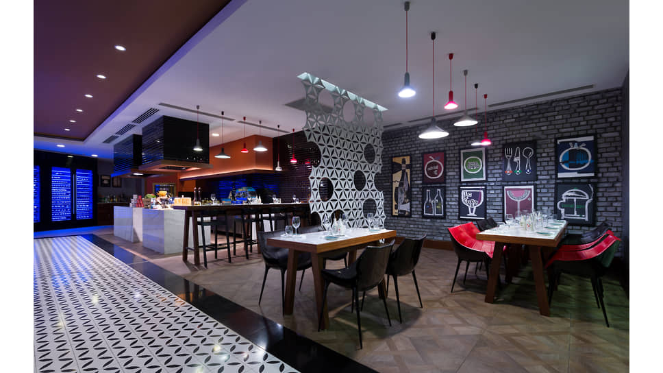 В одном из ресторанов отеля Radisson Collection Paradise Resort & Spa, Sochi 