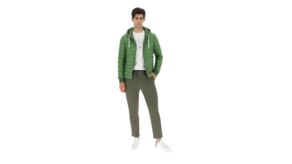 Модель в куртке Herno из эколинейки Globe
