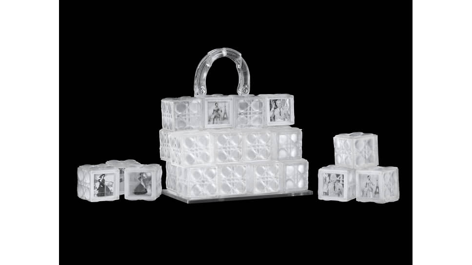 Одна из работ арт-группы Recycle