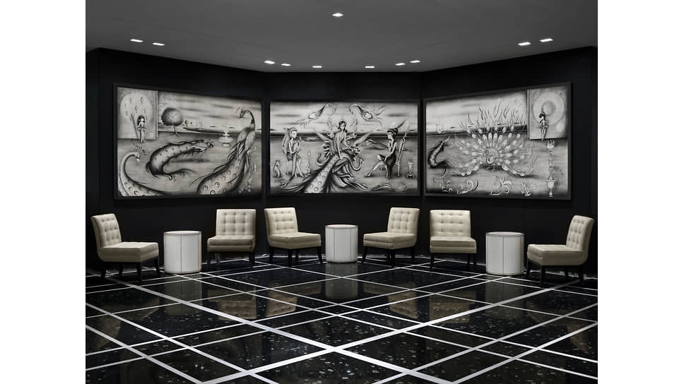Работы Сантьяго Рубино в The St. Regis Bar & Wine Vault