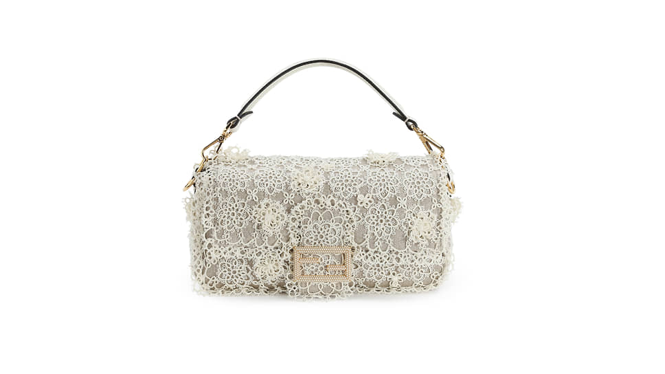 Сумка на выставке Hand in Hand («Рука в руке»)