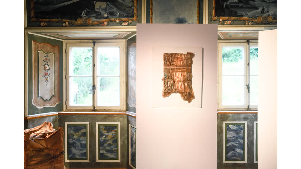Экспозиция Christo. Wrapped Furniture and Objects: 1961-1963. Проект куратора Кристофера Тейлора и некоммерческой культурной организации Zuecca Projects 