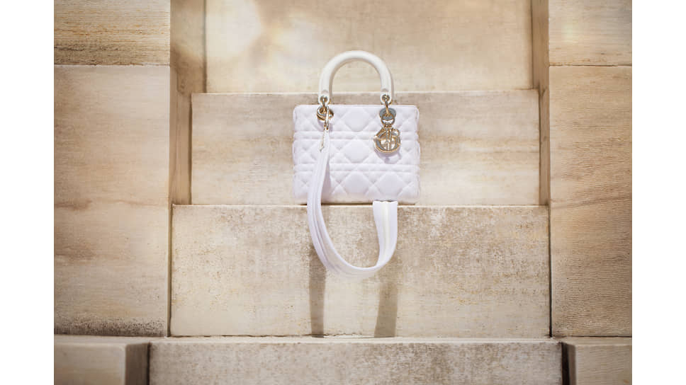 Сумка из коллекции Dior Cruise 2022