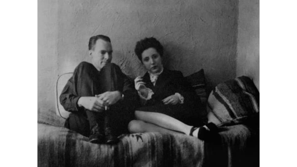 Писательница Анаис Нин и ее соавтор и любовник Генри Миллер на вилле Боргезе в Риме, 1933 год 