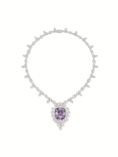 Колье Harry Winston с лилово-сиреневым сапфиром Very Peri 