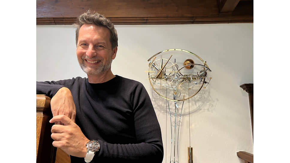 Часовщик, владелец часовой компании MB&F Максимилиан Бюссер 