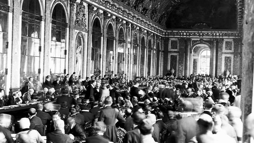 Подписание Версальского мирного договора стало первым звеном в длинной цепи событий, обрушивших курс германской валюты 