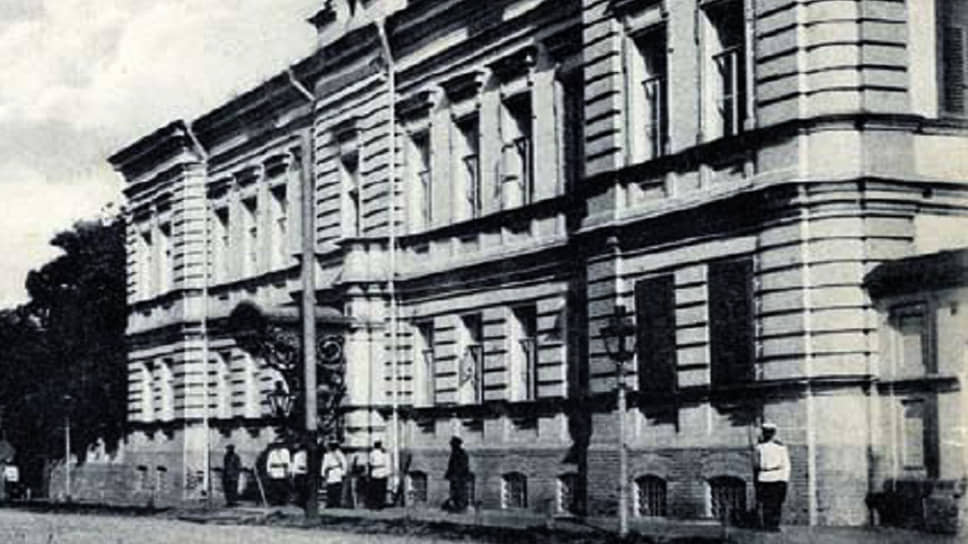 Астраханское отделение Государственного банка — одно из первых 12 провинциальных отделений, открывшихся в губернских городах летом 1864 года 
