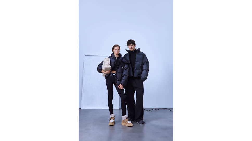 На девушке: куртка Iceberg, капор Canoe, топ Principe di Bologna, легинсы Iceberg, сумка Coccinelle, ботинки Voile Blanche; пуховик Diesel, водолазка Iceberg, брюки An Other Date, кроссовки Premiata 