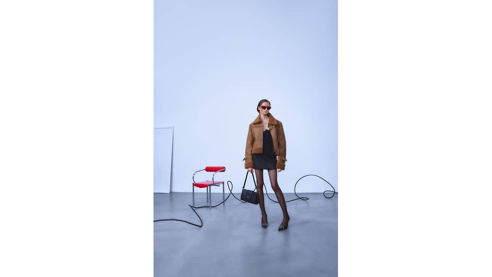 Куртка Iceberg, топ Electric & Rose, юбка Principe di Bologna, ремень Gianni Chiarini, сумка Lancaster, туфли Diesel 