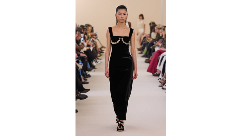 Показ женской коллекции Giambattista Valli 