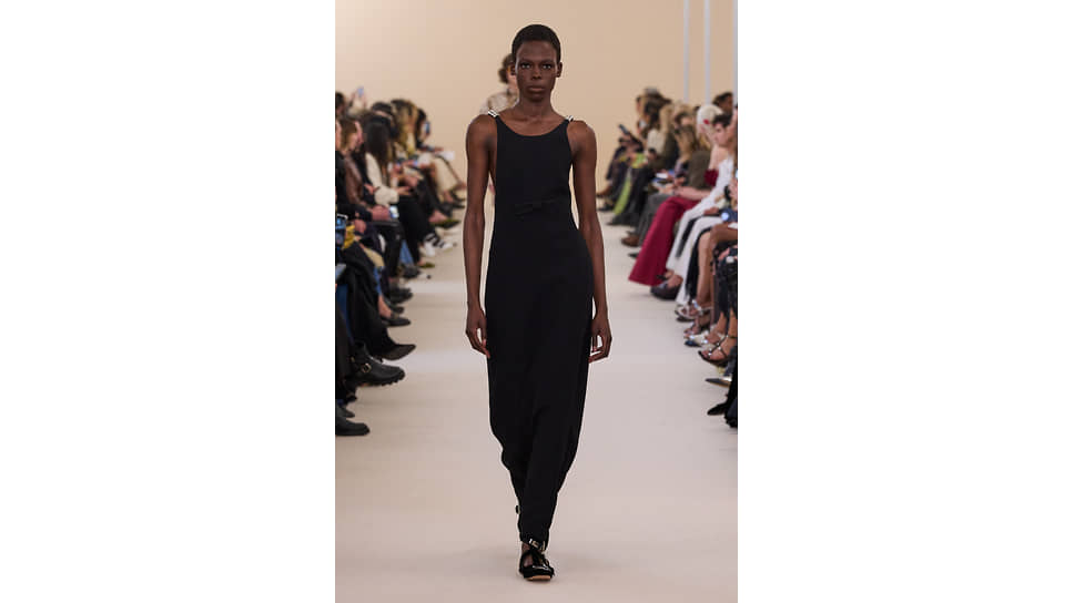 Показ женской коллекции Giambattista Valli 