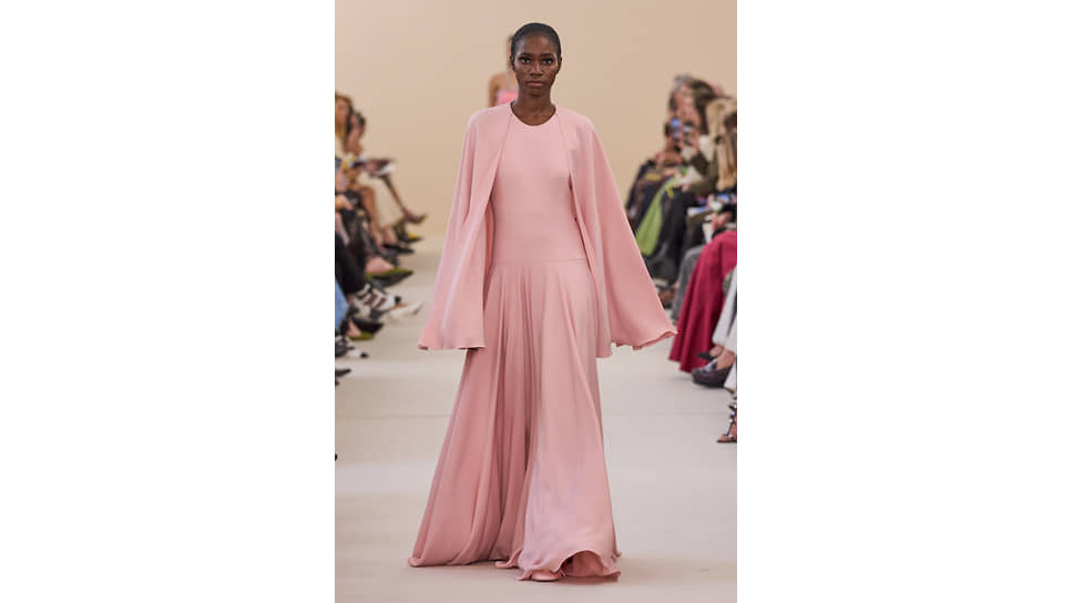 Показ женской коллекции Giambattista Valli 