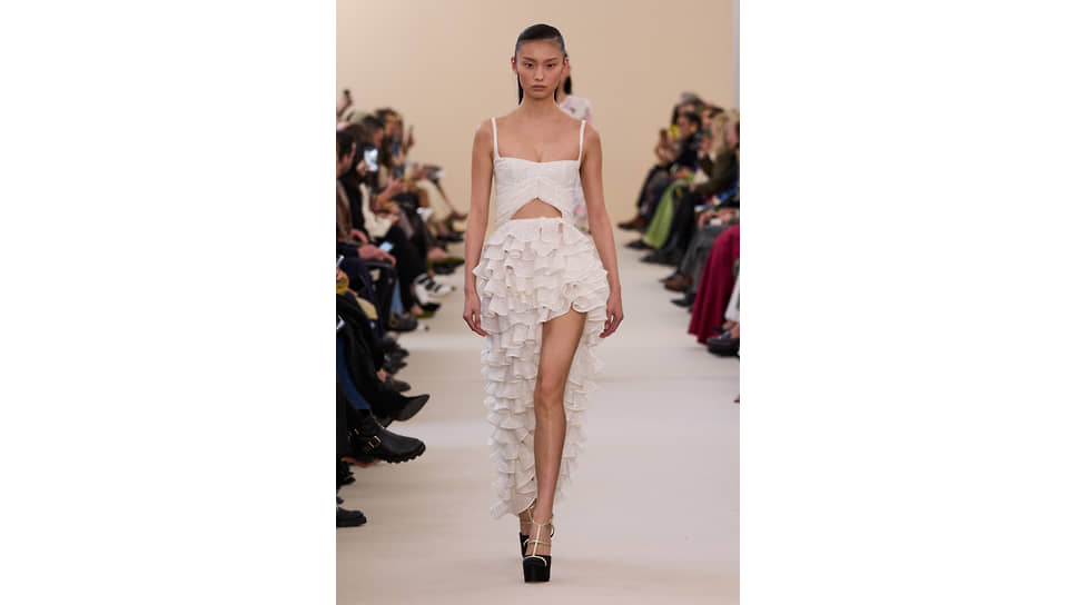 Показ женской коллекции Giambattista Valli 