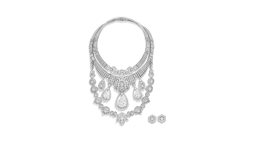 Колье-трансформер Maharaja из белого золота с бриллиантами, созданное Van Cleef & Arpels. Продано на аукционе Christie’s Magnificent Jewels за $6,2 млн при эстимейте $3,9–5,6 млн 