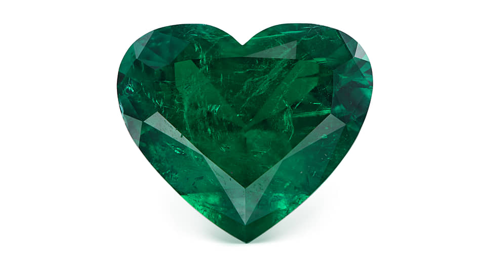 Уральский изумруд огранки «сердце» весом 21,76 карата цвета vivid green 