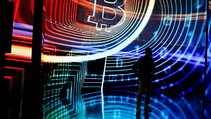 Биткойн растет на договорах