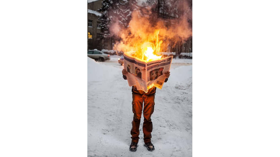 Тим Парщиков, из серии Burning News, 2011
