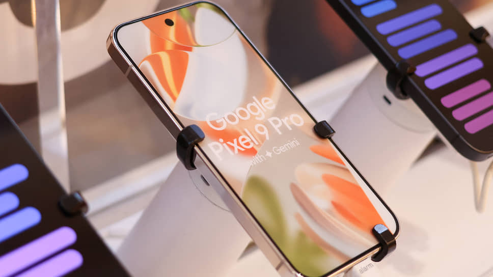 В смартфонах Google Pixel девятого поколения имеется множество ИИ-функций, в первую очередь в работе с фото — возможность добавления людей и любых других объектов в кадр, выбор лучшего ракурса конкретного человека на групповых снимках и др. 