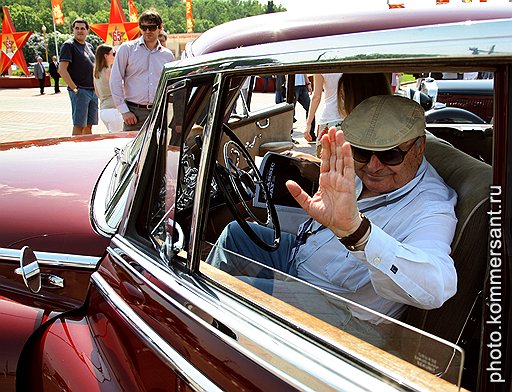 Писатель Михаил Жванецкий на ралли Mercedes-Benz Classic Day 