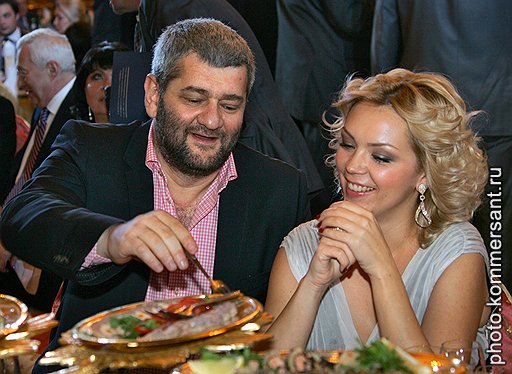Соучредитель Rusmedia Group Дмитрий Фельдман и генеральный директор «Национальной музыкальной корпорации» Ксения Горбачева на праздновании окончания Хануки, организованном Евроазиатским еврейским конгрессом и Московской еврейской религиозной общиной 