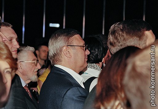 Экс-премьер Михаил Касьянов (в центре)