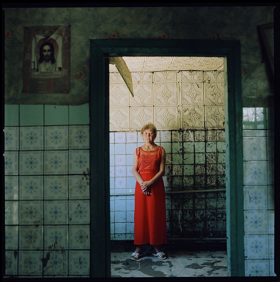Ирина, квартирант. "Хозяева тут погибли все, Любовь Мельниченко и Николай Заборцев. Пенсионеры. Я сама в этот день в милиции была, задержанная. Тут еще четверо квартирантов жили, разбежались, наверное... Никто не помог". По этому адресу значатся 2 погибших — Заборцева Нелли и Зинченко Валентина. Ул. Троицкая, 124
