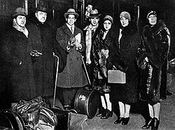 Сергей Дягилев (второй слева) и его труппа, 1920-е годы  