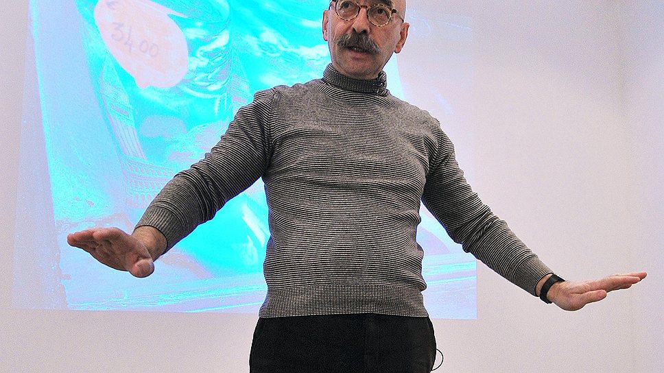 Художник Андрей Бильжо на своем авторском вечере в Stella Art Foundation, прошедшем в рамках проекта Льва Рубинштейна «Вечера в Скарятинском»