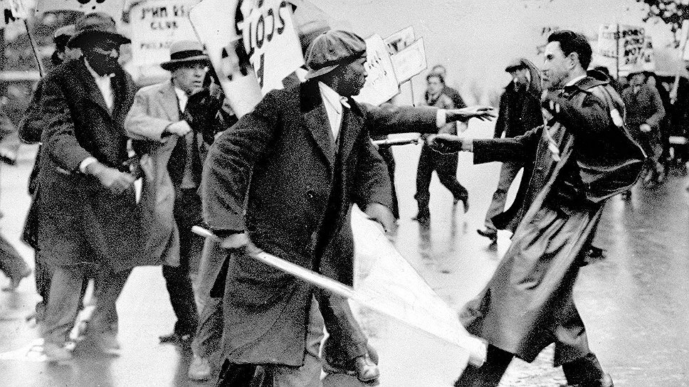 "Америка сегодня", 1932&mdash;1934 годы. Стычки у суда в Вашингтоне, где слушается дело "парней из Скоттсборо", 8 ноября 1932 года 