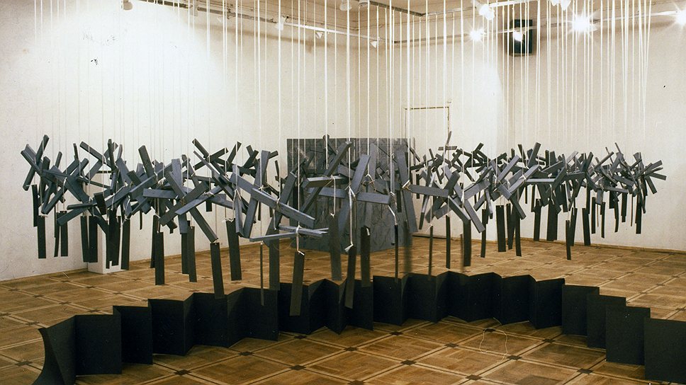 Никита Алексеев. "Крестообразные песни", 1992 год. Впервые показана на одноименной выставке в L-галерее в 1992 году 