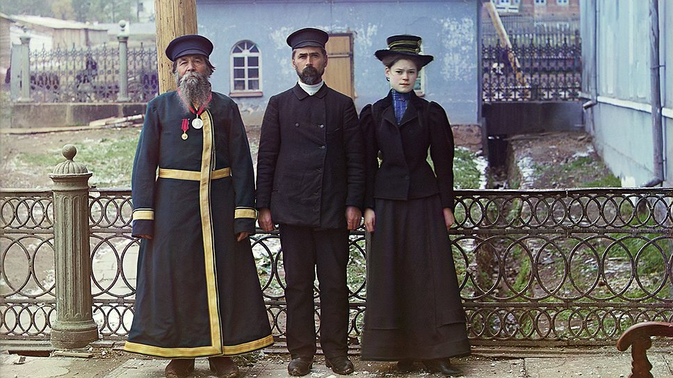 Три поколения. А.П. Колганов с сыном и внучкой, 1909 год