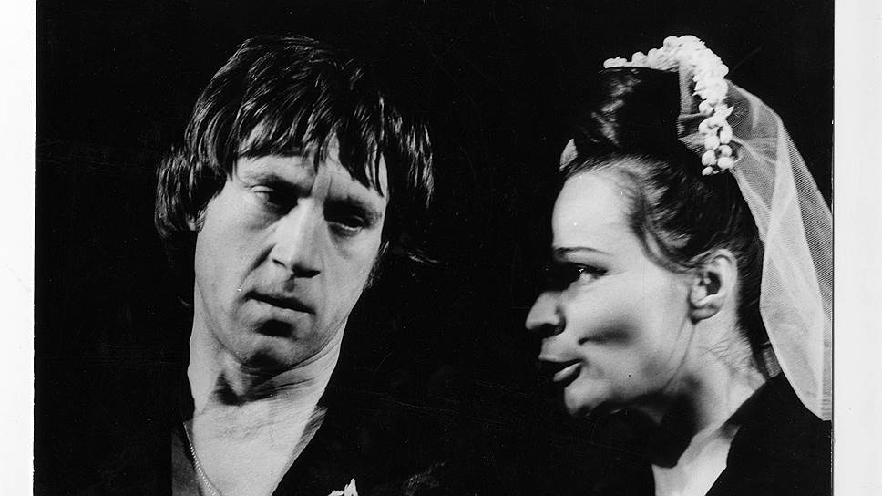 Владимир Высоцкий в спектакле "Добрый человек из Сезуана", 1965 год