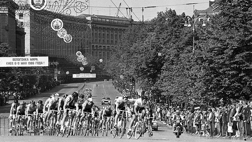 Участники 39-й Велогонки мира на Крещатике, май 1986 года  