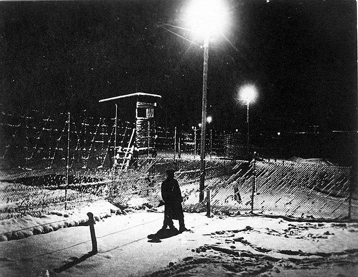 "Территория лагеря в Хольцминдене. Дозорный путь. Ночь". Германия, 1914–1918 годы