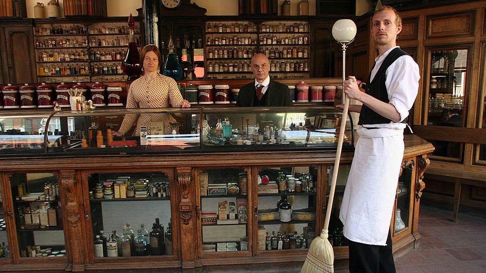Victorian Pharmacy l