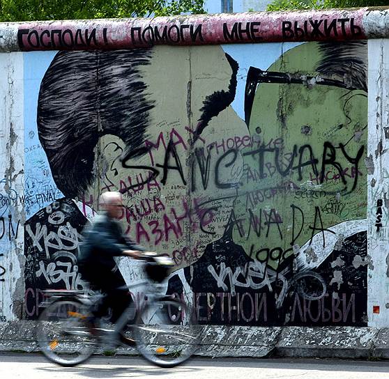 "Братский поцелуй" до реставрации, 2004 год