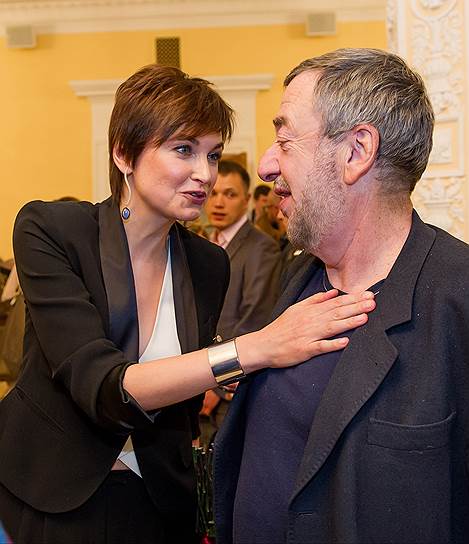 Режиссер Павел Лунгин на презентации книги Карины Добротворской (слева) "Кто-нибудь видел мою девчонку? 100 писем к Сереже" в кинотеатре "Иллюзион" (15 сентября)