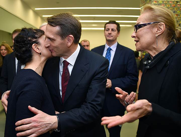 Директор ГМИИ им. А.С. Пушкина Марина Лошак, спикер Госдумы Сергей Нарышкин на открытии выставки "Огонек. Жизнь как праздник" по случаю 115-летия журнала "Огонек" в МАММ