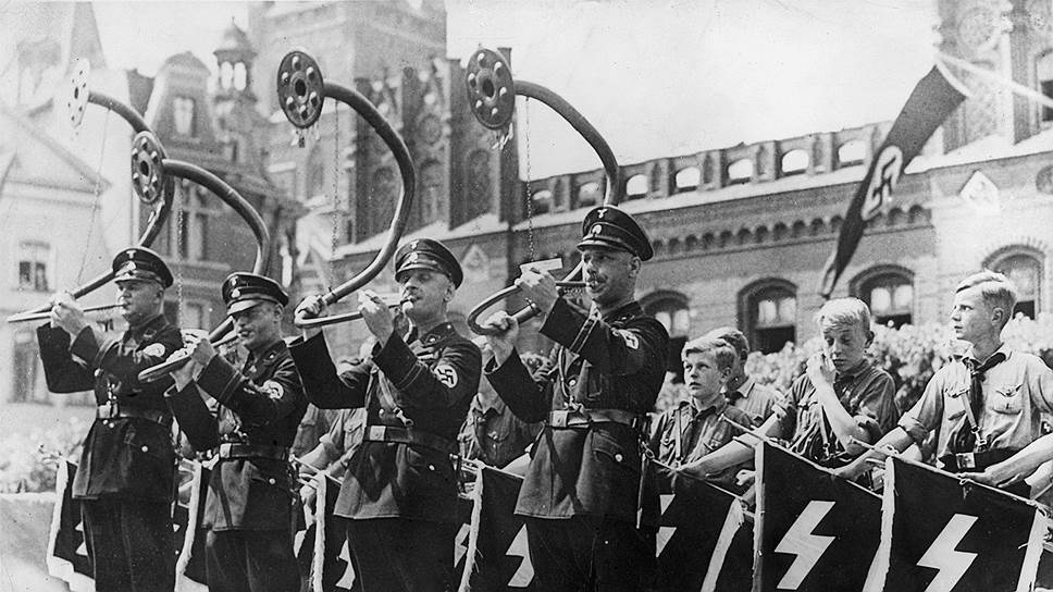 Штурмовики Вермахта на рыночной площади Любека. 1 июля 1935 года 