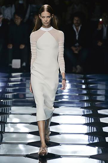 Женская коллекця Balenciaga «весна-лето 2015»