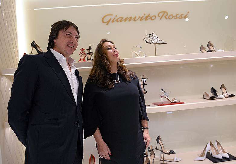 Основатель обувной марки Gianvito Rossi Джанвито Росси и fashion-директор ЦУМа и ДЛТ Алла Вербер во время коктейля в честь приезда дизайнера в Россию