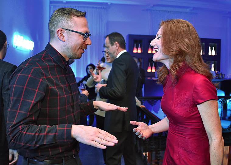 Директор Центра современного искусства "Гараж" Антон Белов и генеральный директор Политехнического музея Юлия Шахновская на праздновании 300-летия коньячного дома Martell